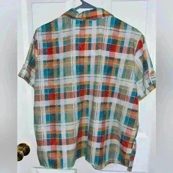 ❤️ 3/$15 Pastel Floral Plaid Collared Short Sleeve Button Up - Picture 2 of 6